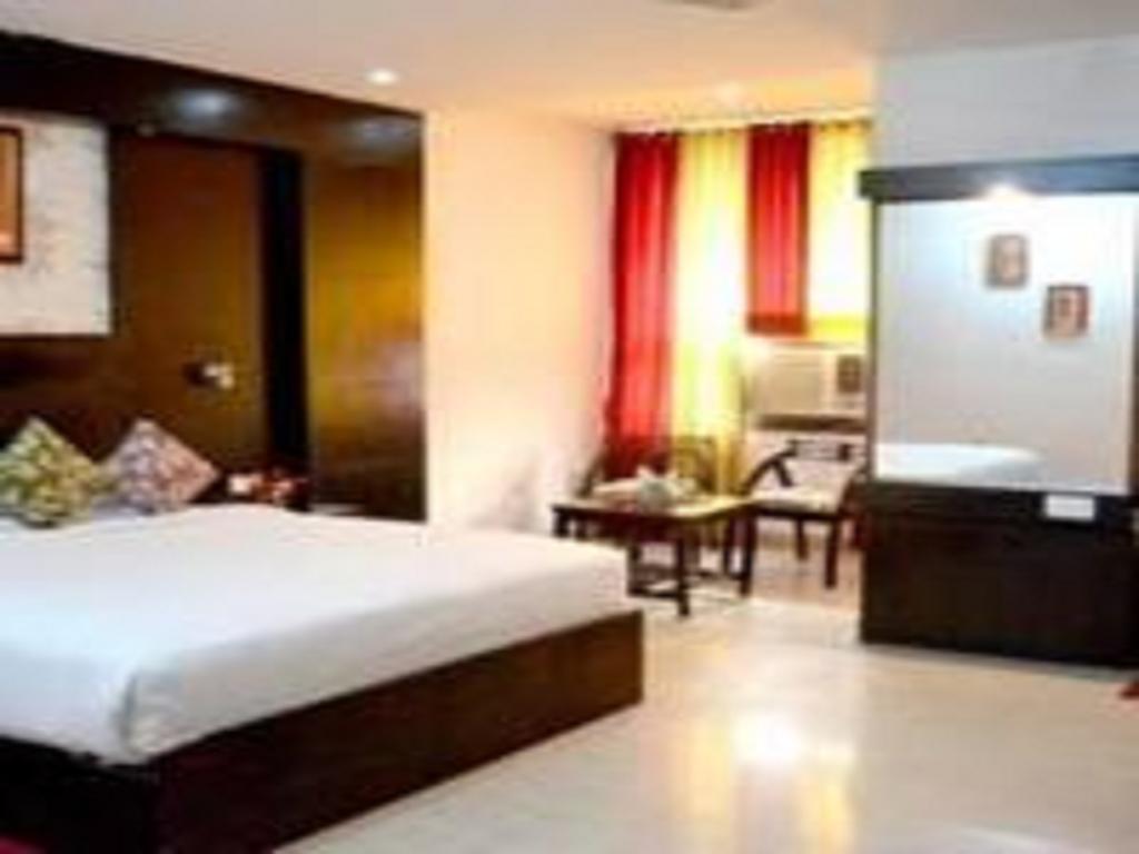 Hotel Amanda Lucknow Room photo